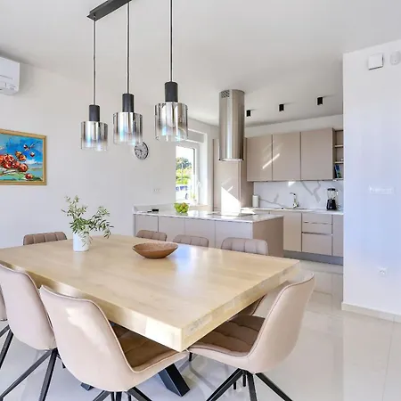 Palace - Crowonder Luxury Rent Sveti Filip i Jakov