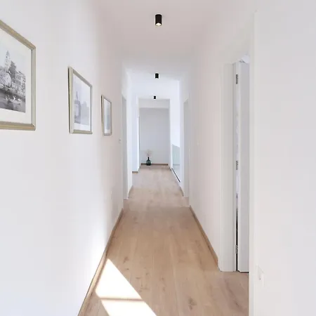 Palace - Crowonder Luxury Rent