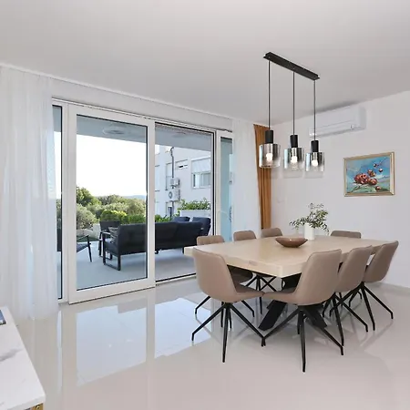 Villa Palace - Crowonder Luxury Rent