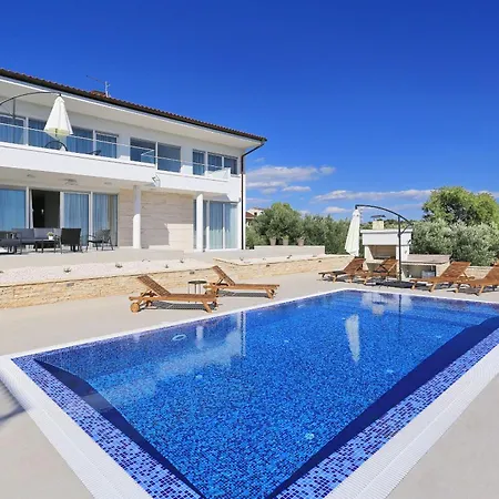 Palace - Crowonder Luxury Rent Villa Sveti Filip i Jakov