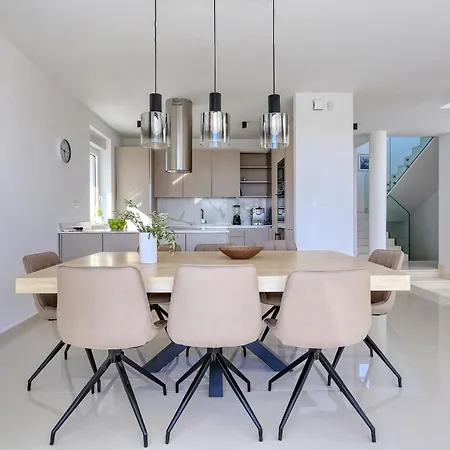 Palace - Crowonder Luxury Rent Sveti Filip i Jakov