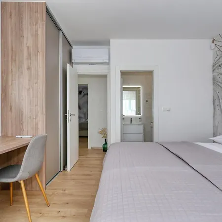 Palace - Crowonder Luxury Rent * Sveti Filip i Jakov