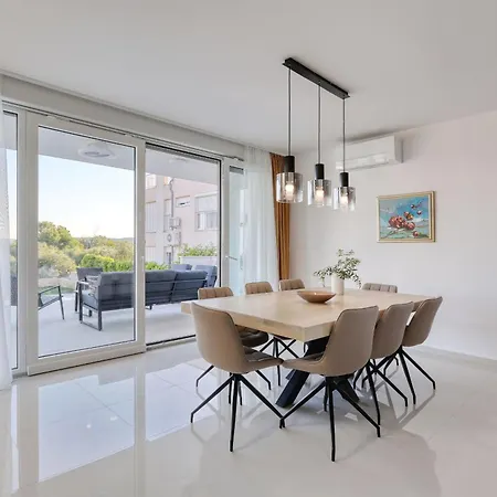 Palace - Crowonder Luxury Rent Villa Sveti Filip i Jakov
